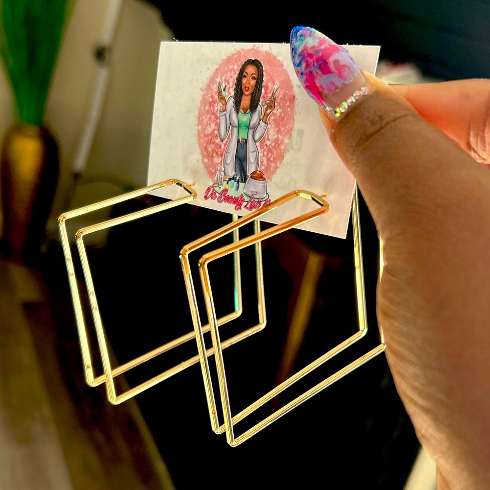 Large Gold 3D Square hoops🔥 looks great with long or short hair (weightless)